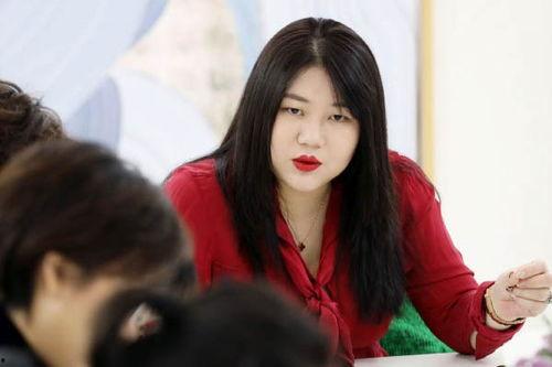 娱乐圈吃瓜直播间主播哪个好,揭秘热门主播魅力指数