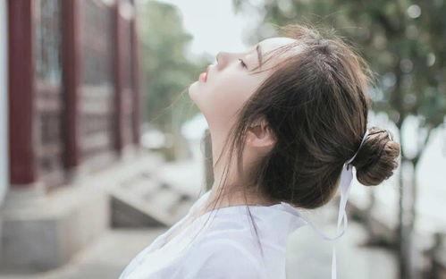 娱乐吃瓜酱背影图片女