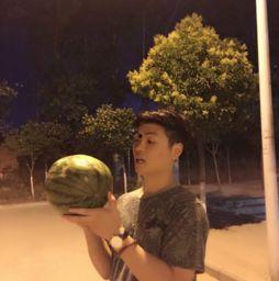 娱乐吃瓜酱男生的身高,颜值爆表的吃瓜酱男生，揭秘娱乐圈神秘新星